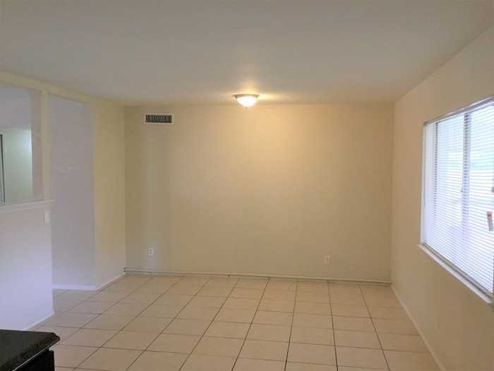 117 Cooper St - Photo 6 of 15