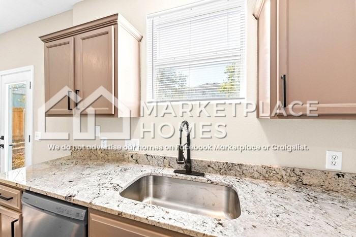 4711 Lake Champlain Ln - Photo 7 of 30