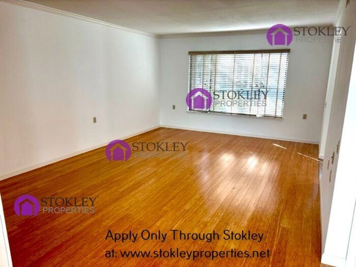 1109 Fairlawn Ct #6 - Photo 3 of 26