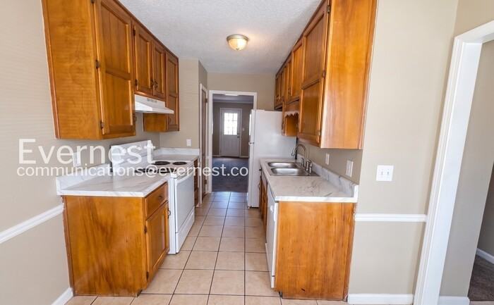 387 Jamestown Manor Dr - Photo 2 of 22