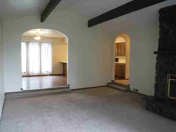 210 High Park Way - Photo 5 of 36