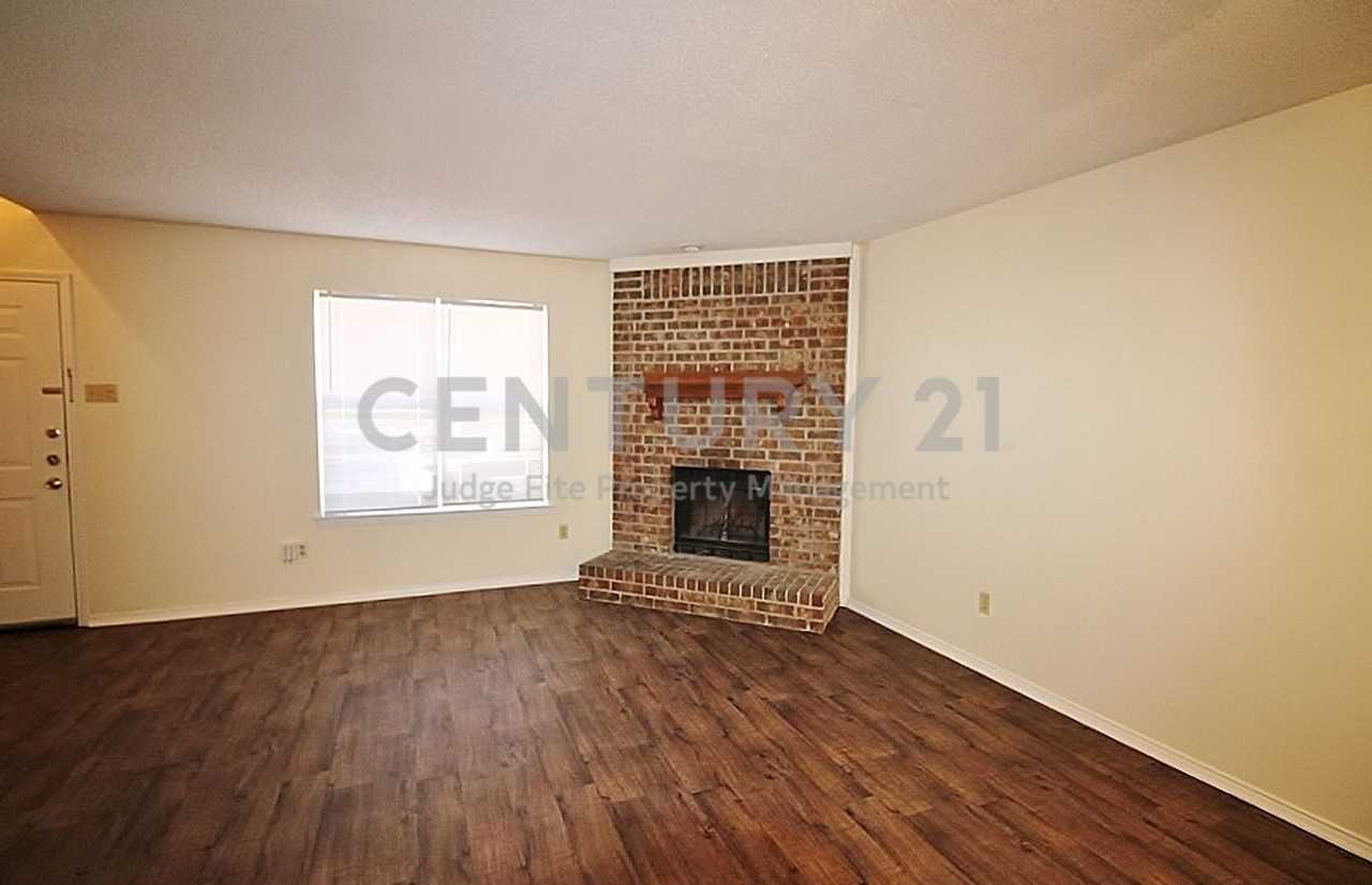 122 Country Bend Dr - Photo 2 of 12