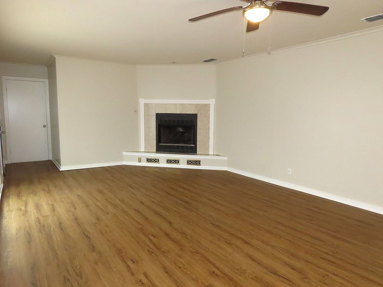 1921 E 5th St - Photo 3 of 24