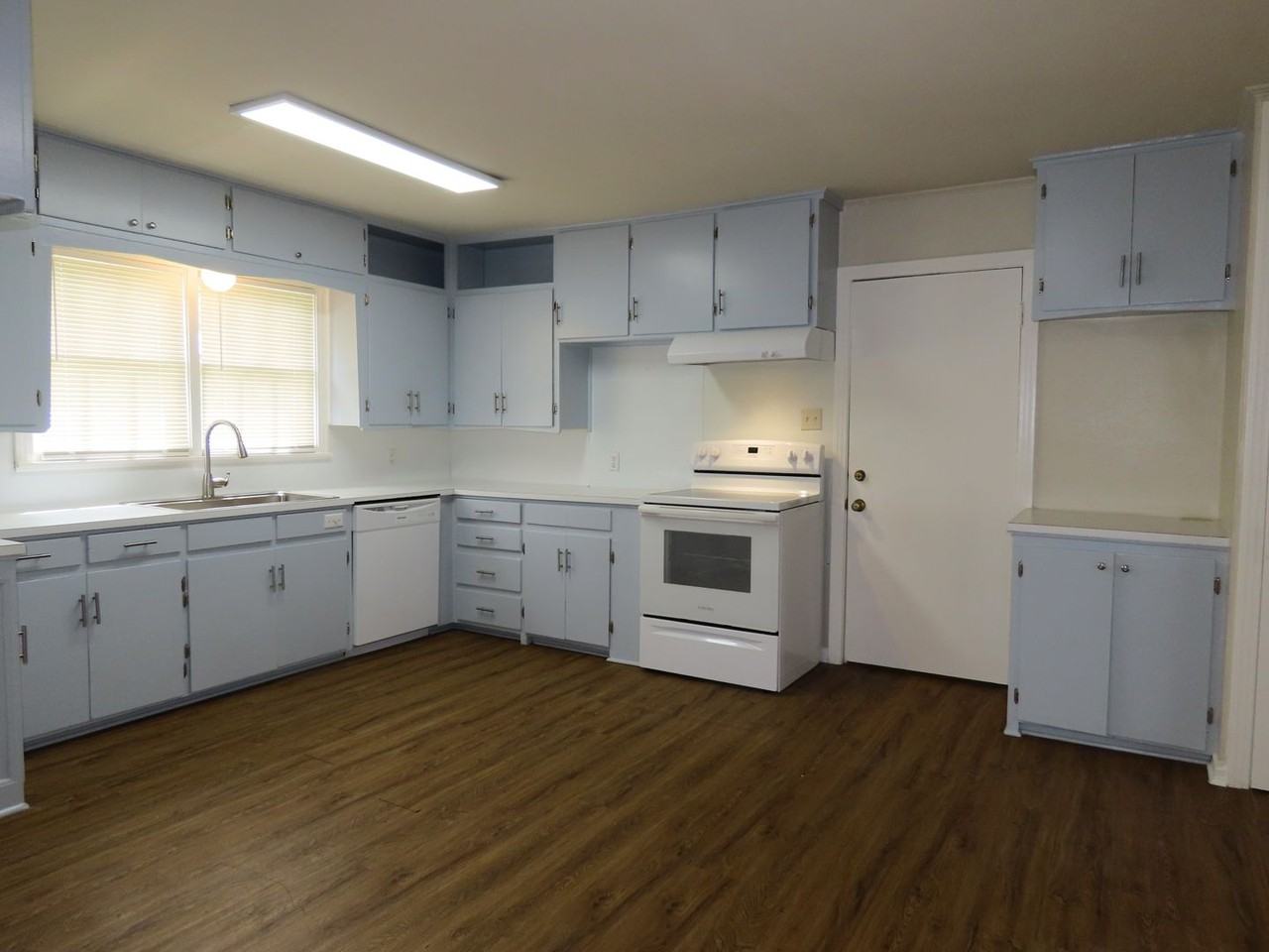 1921 E 5th St - Photo 5 of 24