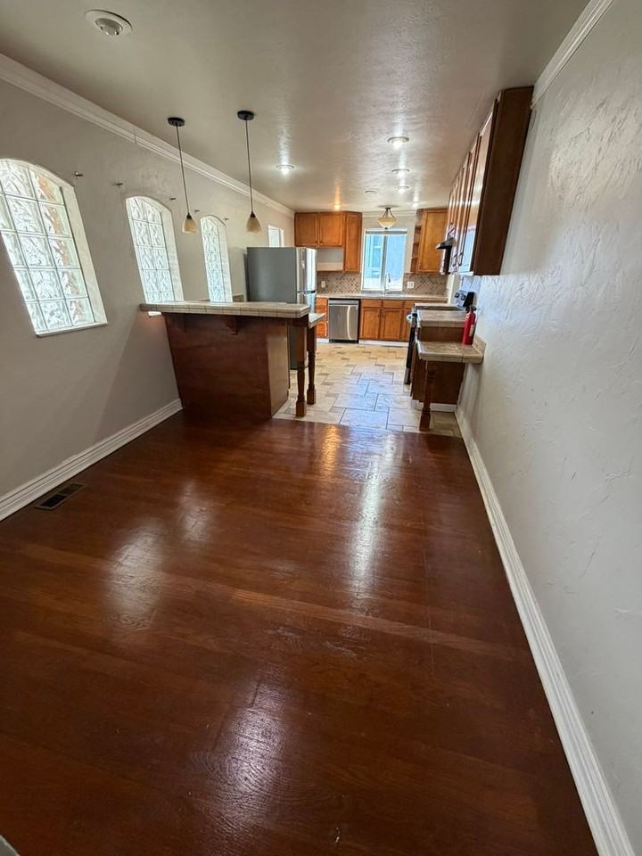 1615 Lenmar Dr - Photo 3 of 28