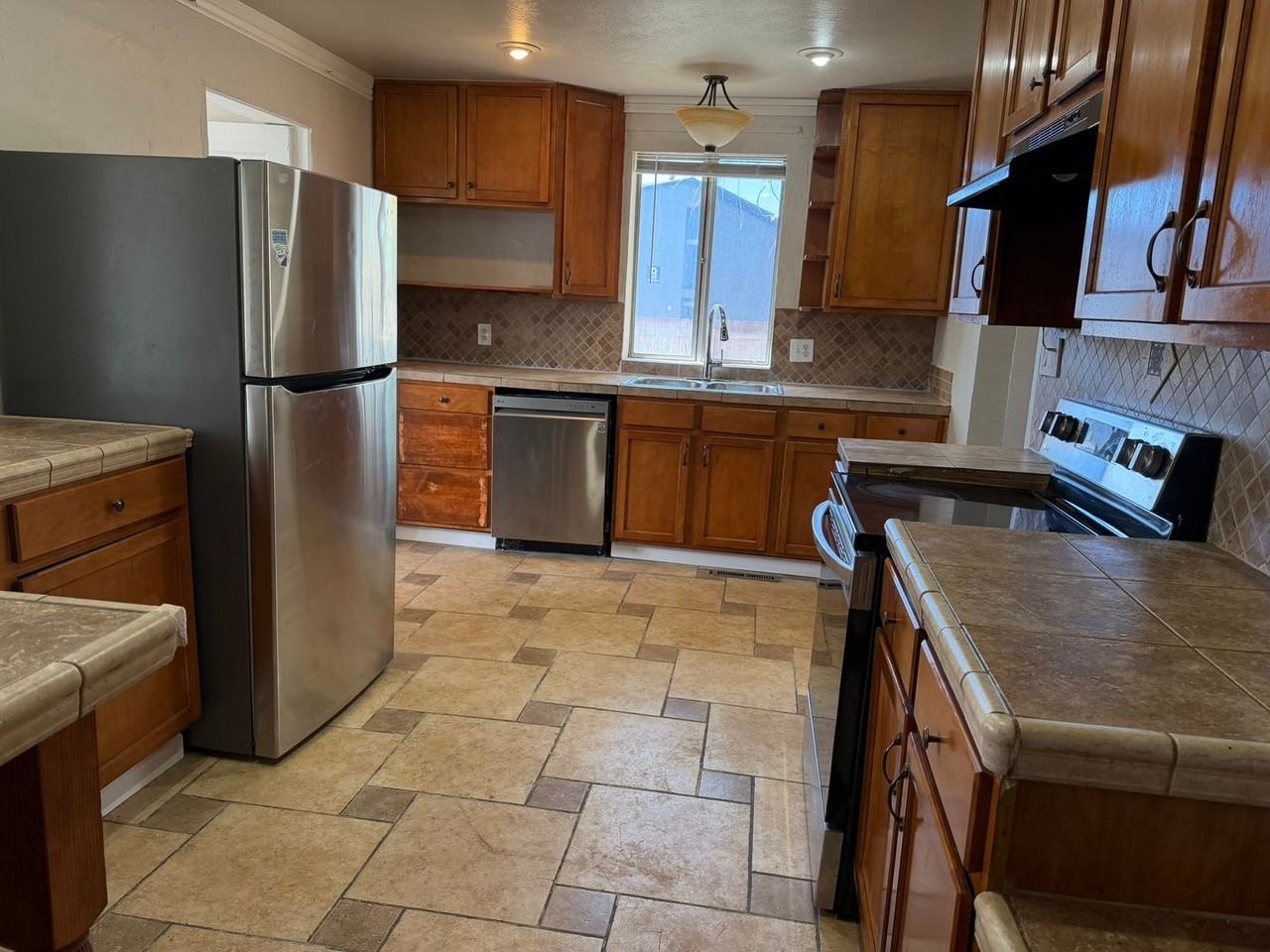 1615 Lenmar Dr - Photo 4 of 28