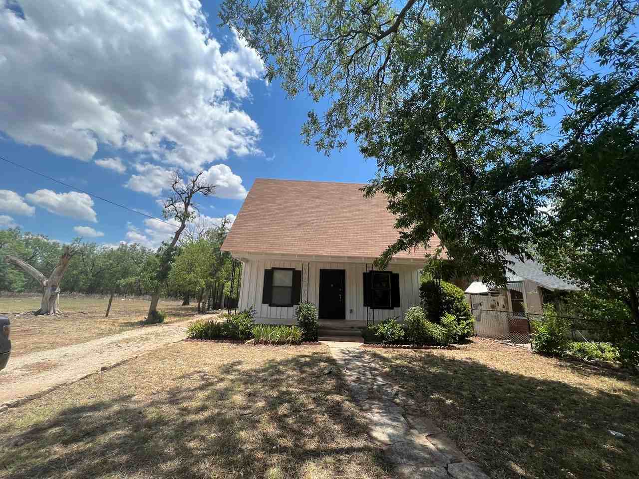 361 College Dr - Photo 2 of 17