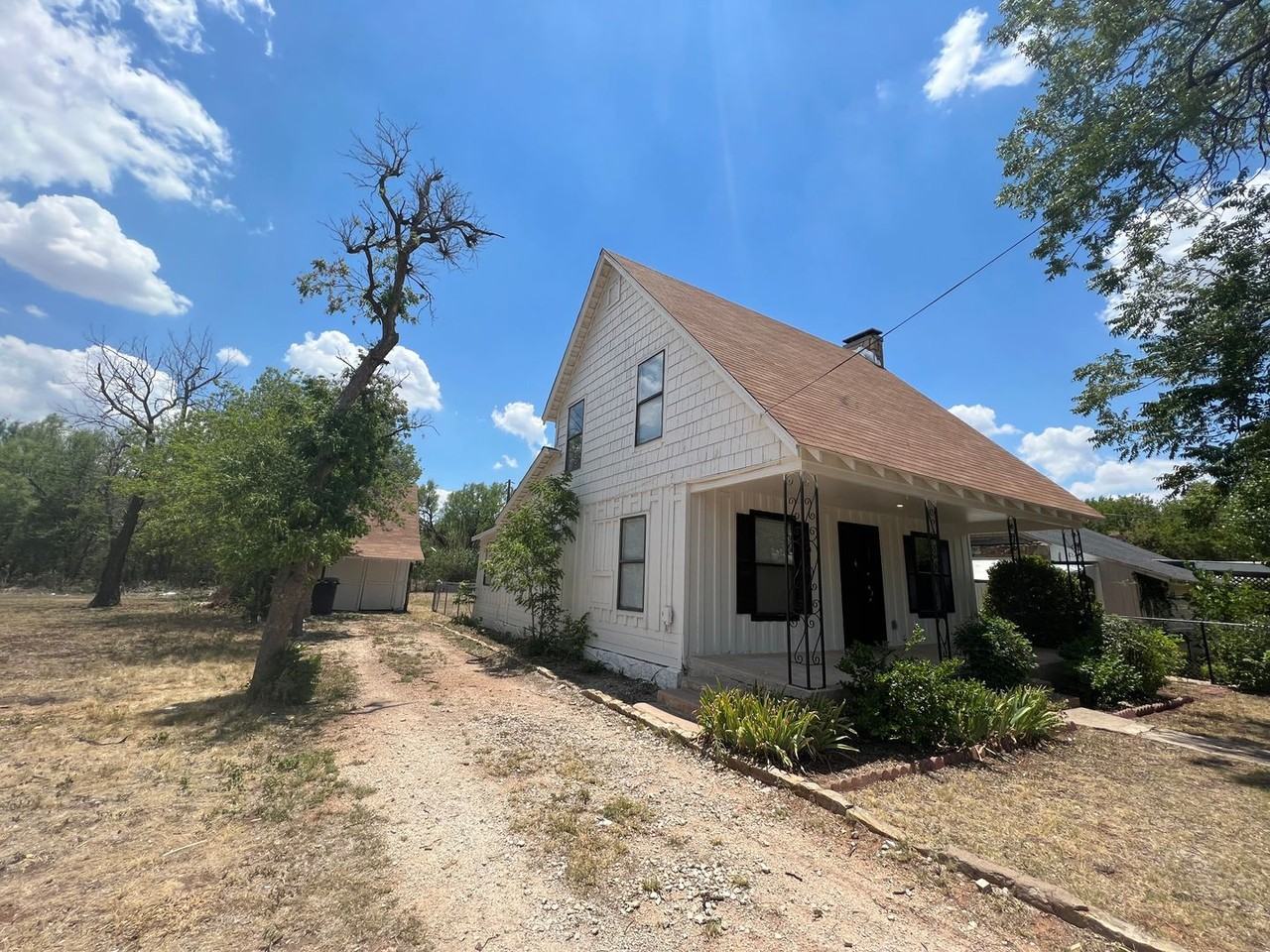 361 College Dr - Photo 3 of 17