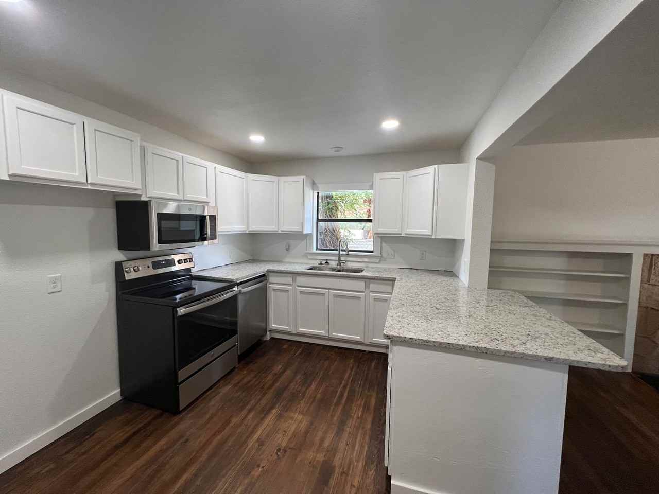 361 College Dr - Photo 6 of 17