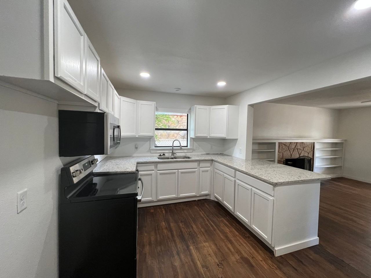 361 College Dr - Photo 7 of 17