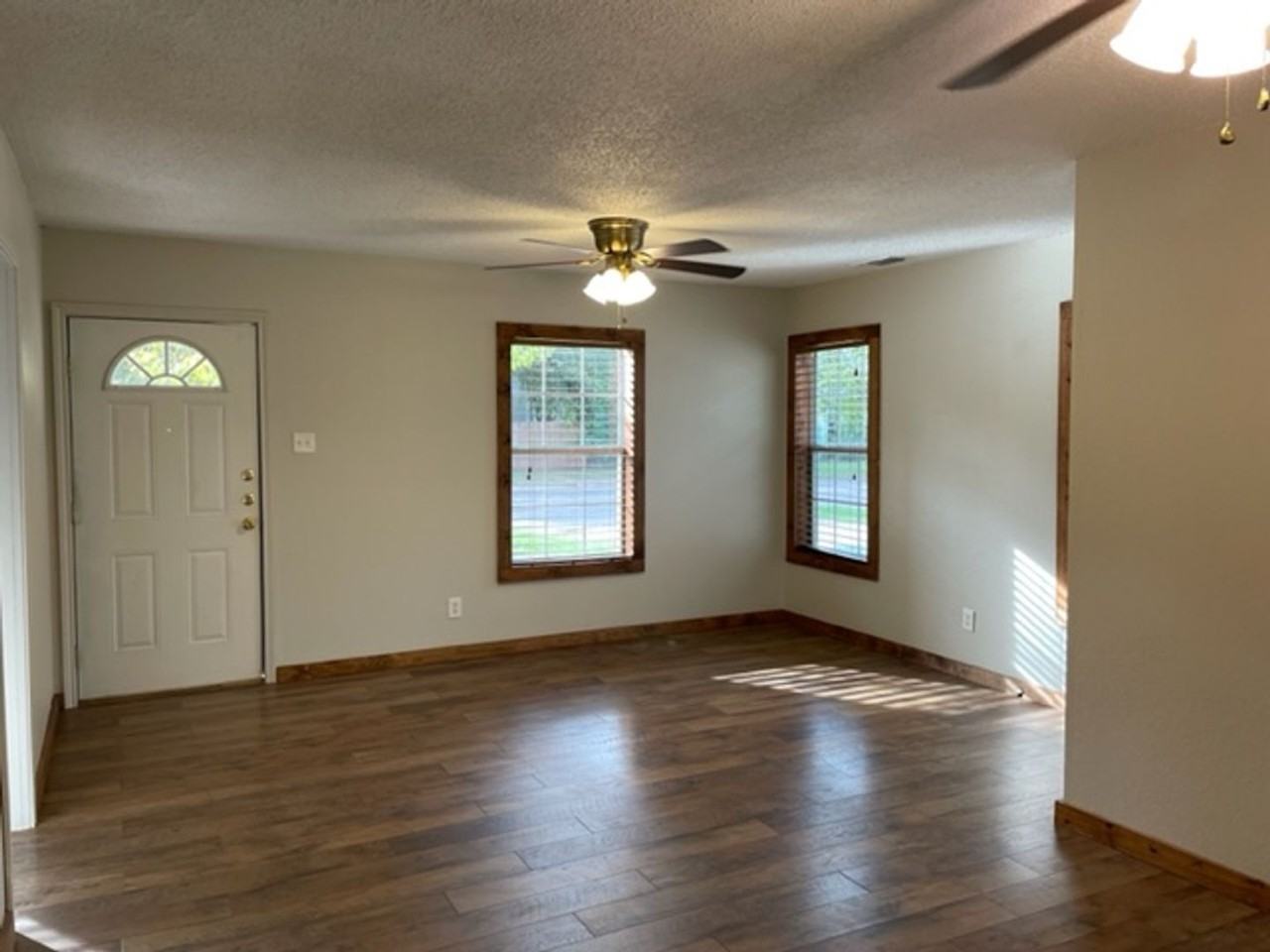 781 S Willis St - Photo 2 of 11