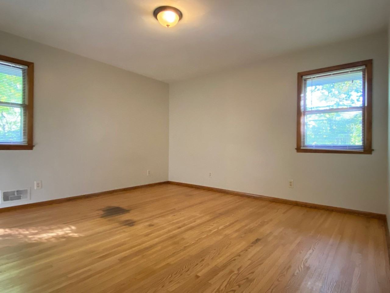 2208 Hendry Pl - Photo 3 of 4