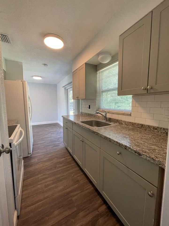 37831 Clinton Ave - Photo 6 of 12