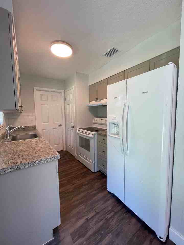 37831 Clinton Ave - Photo 7 of 12