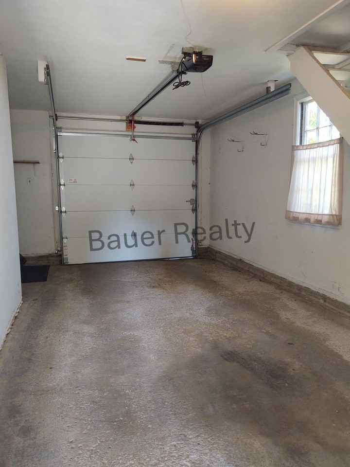 607 Parkside Dr - Photo 4 of 20