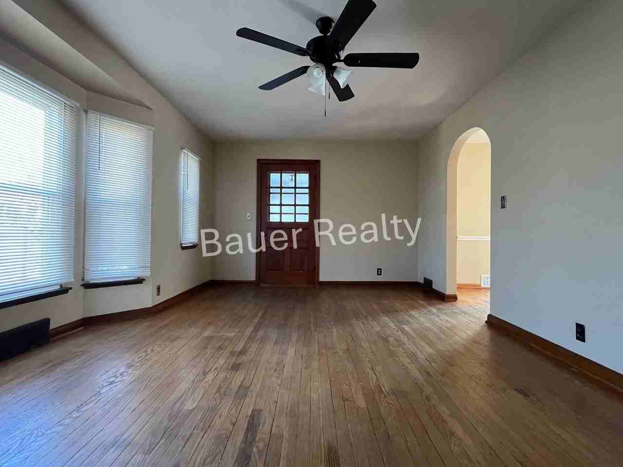 607 Parkside Dr - Photo 7 of 20