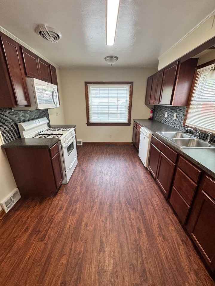 212 E Kline St - Photo 2 of 21