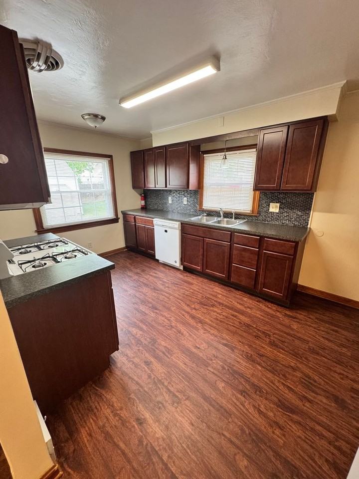 212 E Kline St - Photo 3 of 21