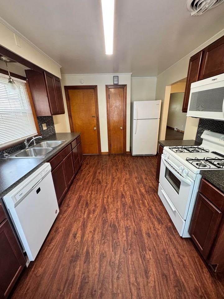 212 E Kline St - Photo 4 of 21