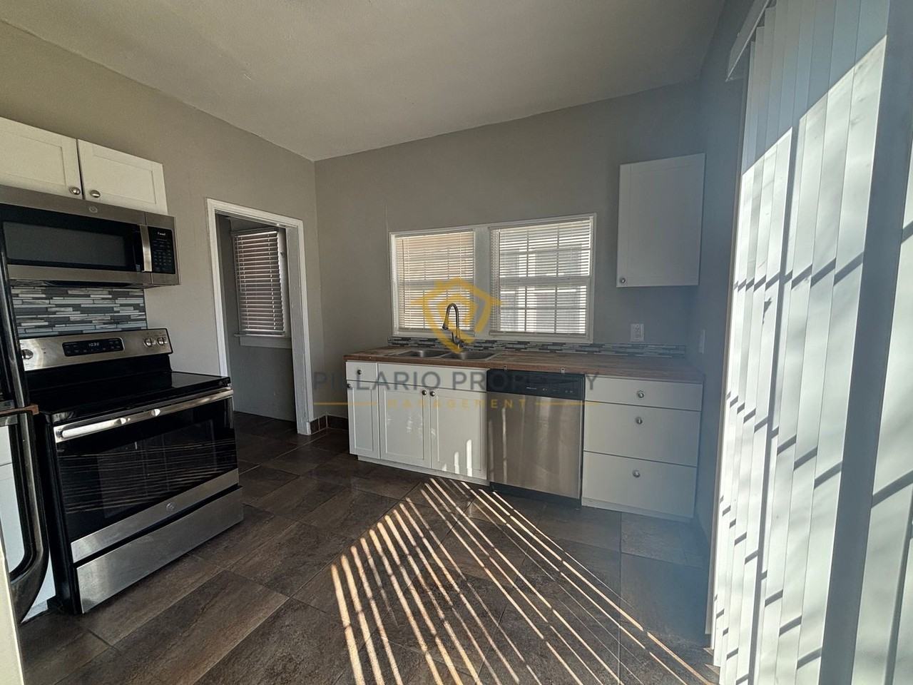 1519 N Gale St - Photo 3 of 18