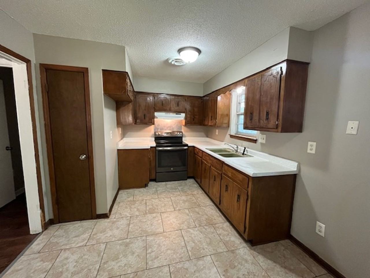 73 Torbrook Cv - Photo 3 of 10