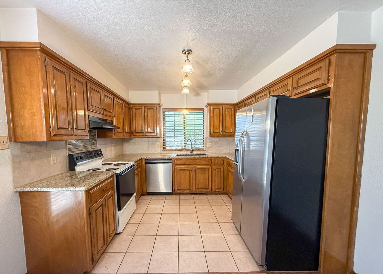 7019 N Spinnaker Ln - Photo 2 of 21