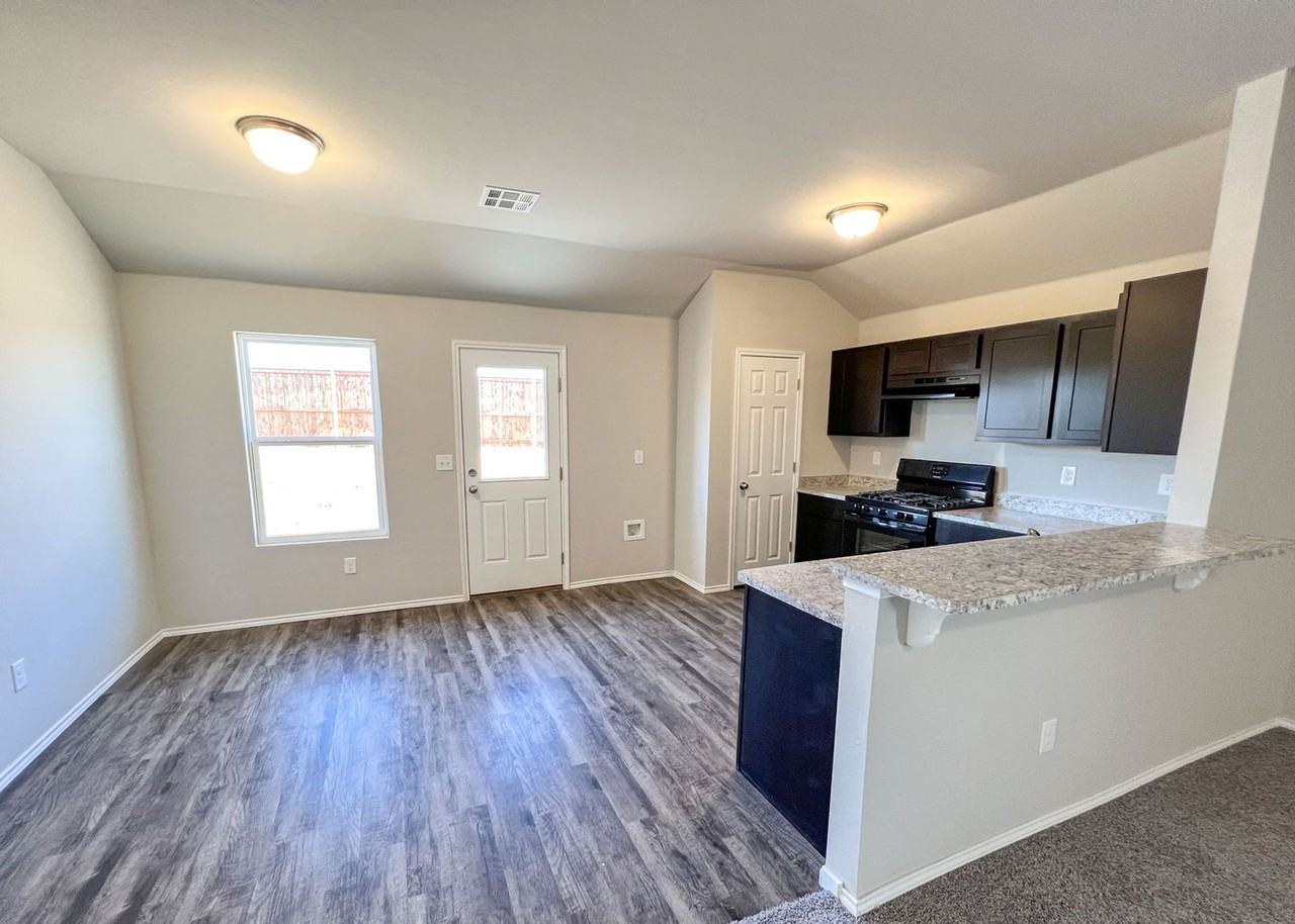 11909 Jude Way - Photo 4 of 21