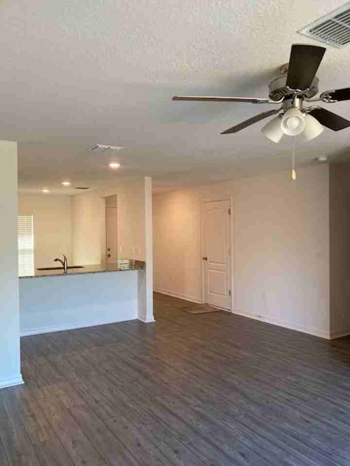 11 Ripcord Ln - Photo 2 of 26