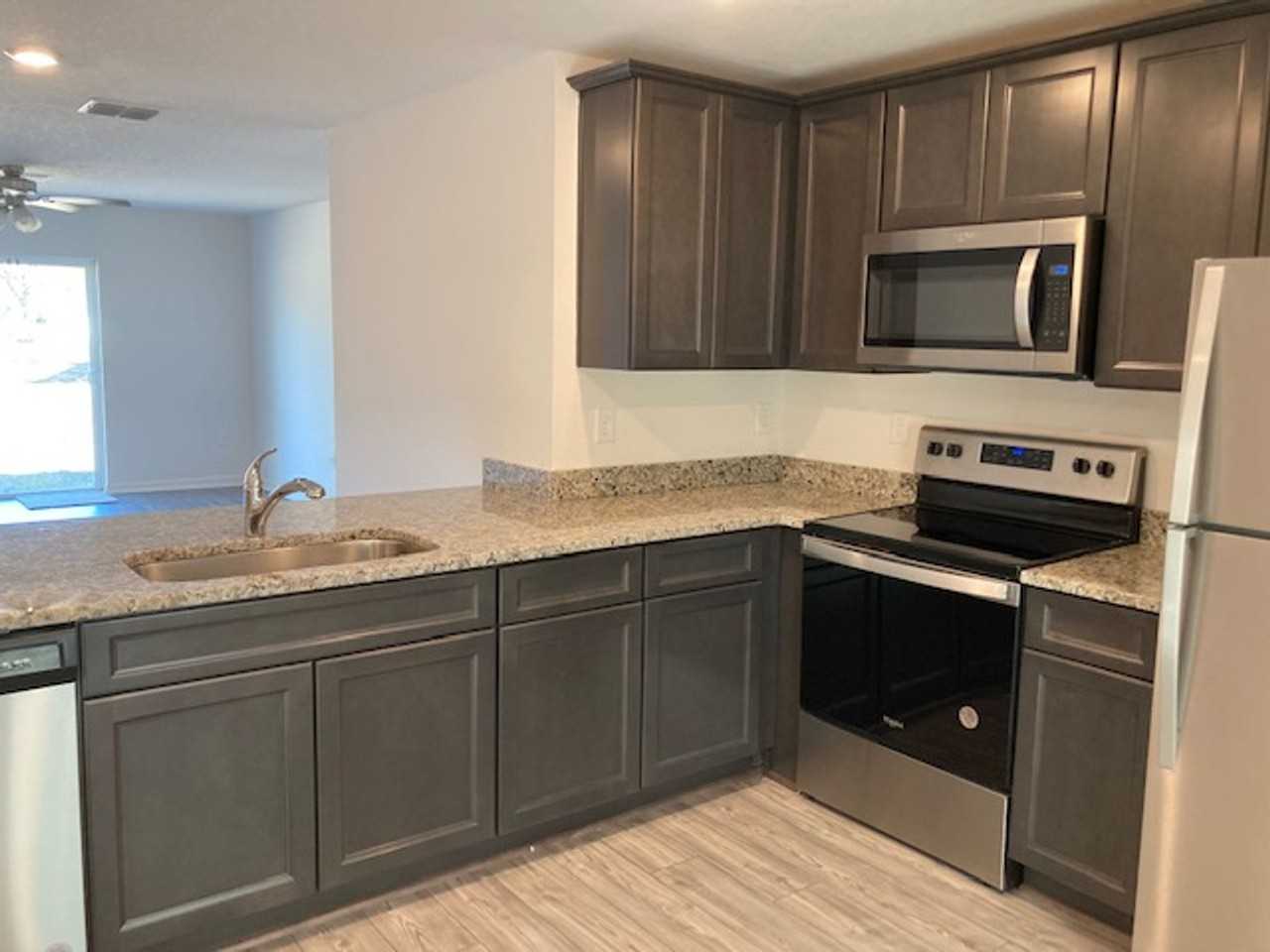 11 Ripcord Ln - Photo 3 of 26