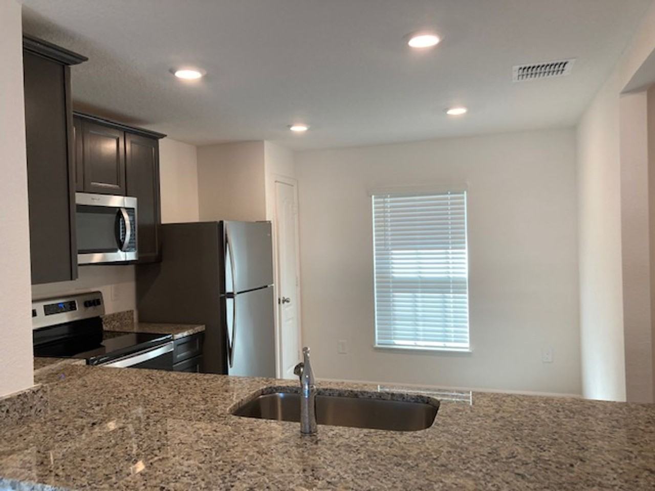 11 Ripcord Ln - Photo 4 of 26