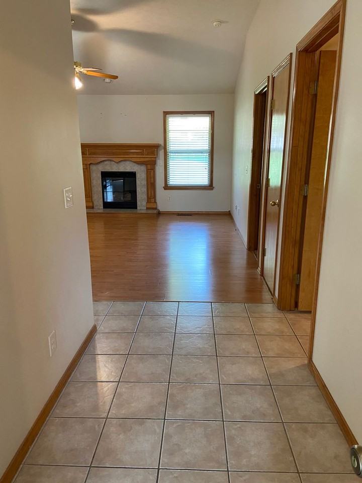 4404 S Hemlock Ave - Photo 3 of 16