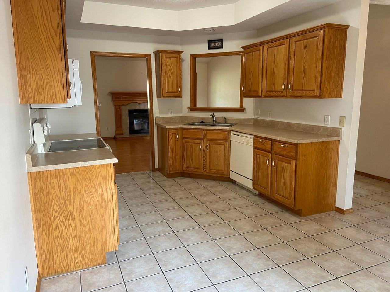 4404 S Hemlock Ave - Photo 7 of 16