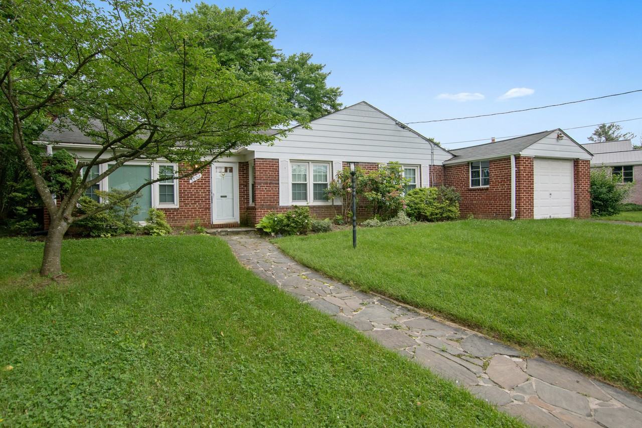 9702 Bellevue Dr - Photo 2 of 30