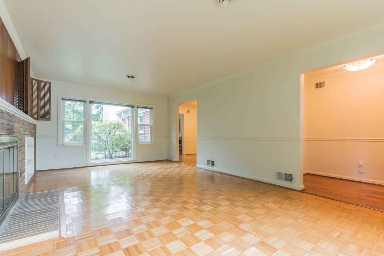 9702 Bellevue Dr - Photo 4 of 30