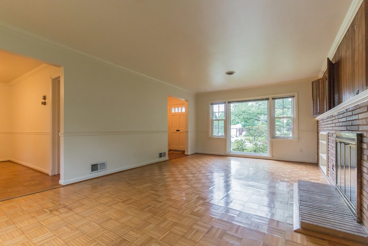 9702 Bellevue Dr - Photo 5 of 30