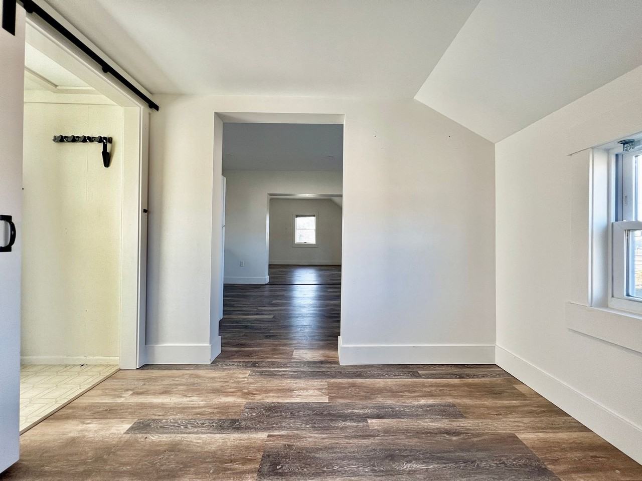 303 Meguzee Pt - Photo 6 of 26