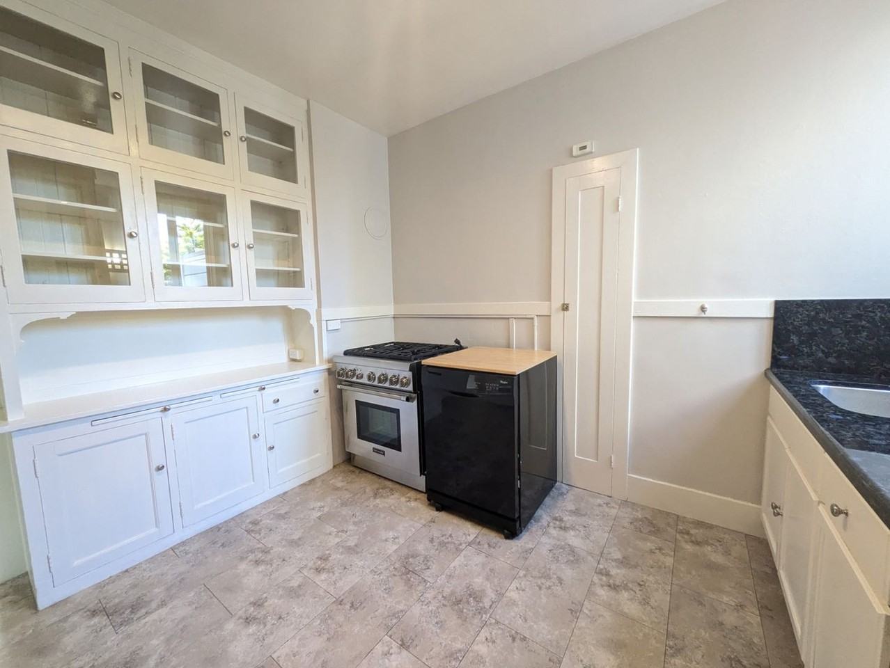 1119 Dolores St - Photo 6 of 14