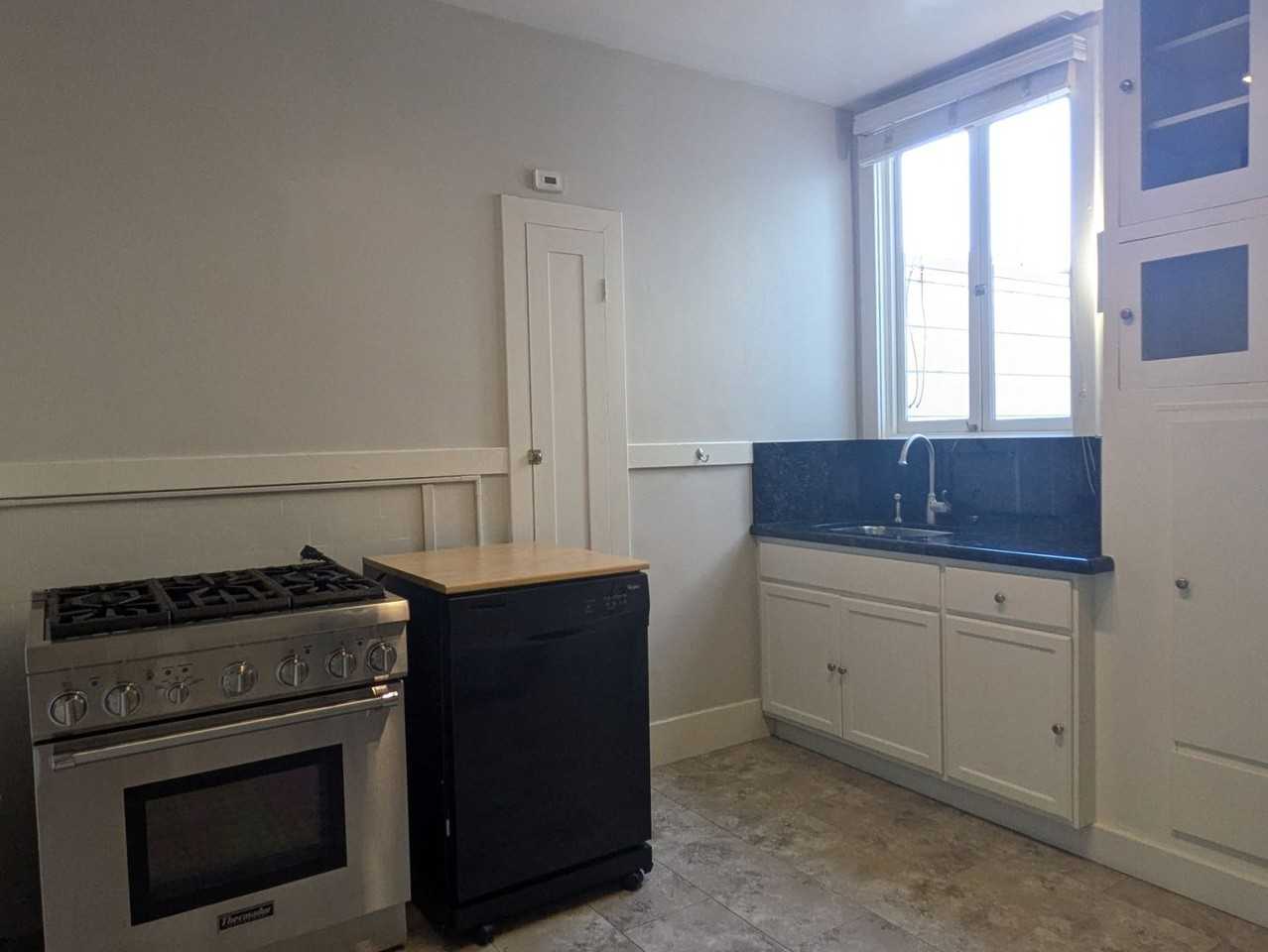 1119 Dolores St - Photo 7 of 14