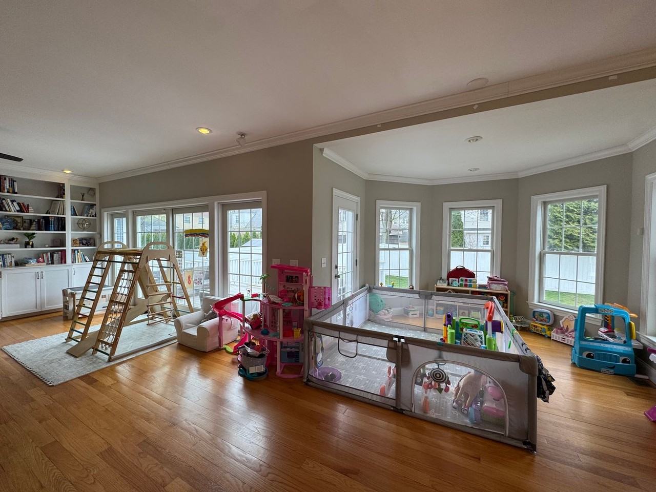 43 Canterbury Rd - Photo 2 of 50