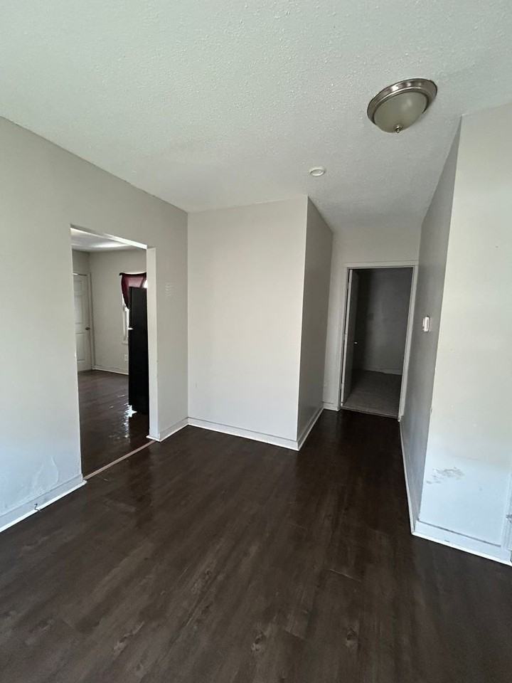 6011 E 11th St - Photo 5 of 11