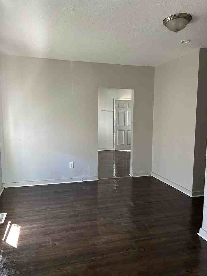 6011 E 11th St - Photo 6 of 11