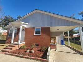 featured image of 1208 Hillsboro St