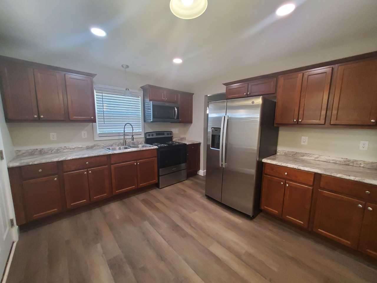 1208 Hillsboro St - Photo 3 of 20