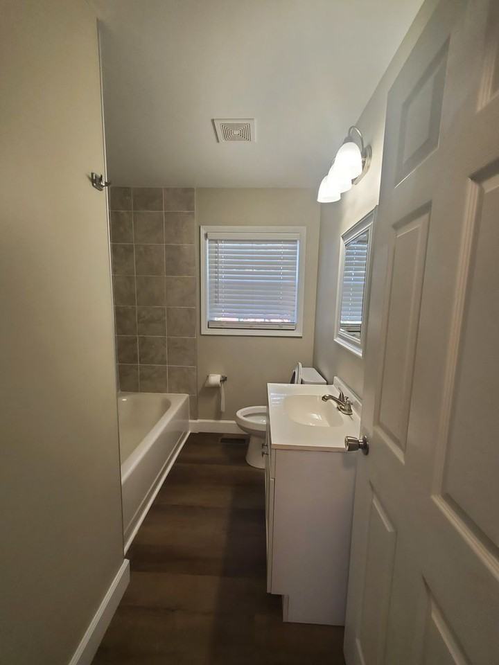 1208 Hillsboro St - Photo 6 of 20