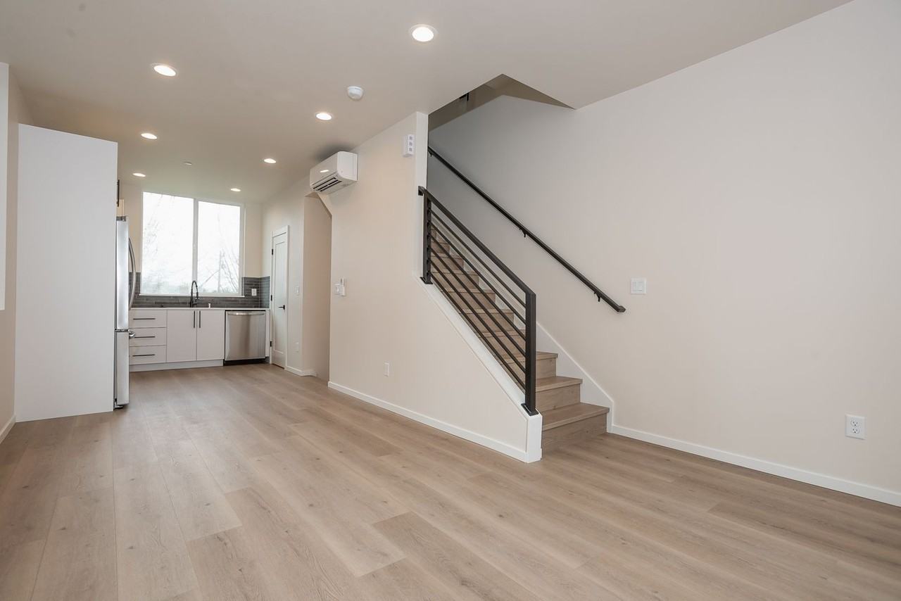 911A Nw 56th St - Photo 3 of 27