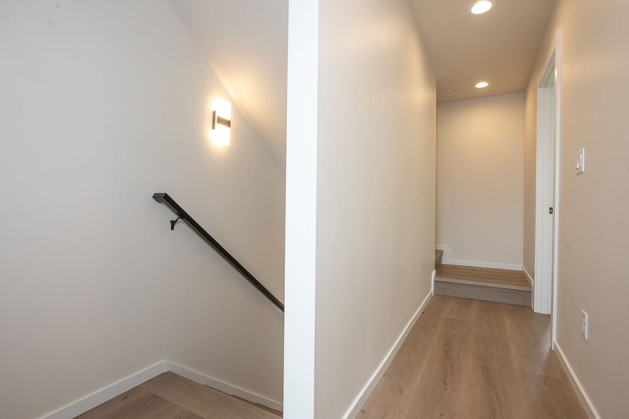 911A Nw 56th St - Photo 4 of 27