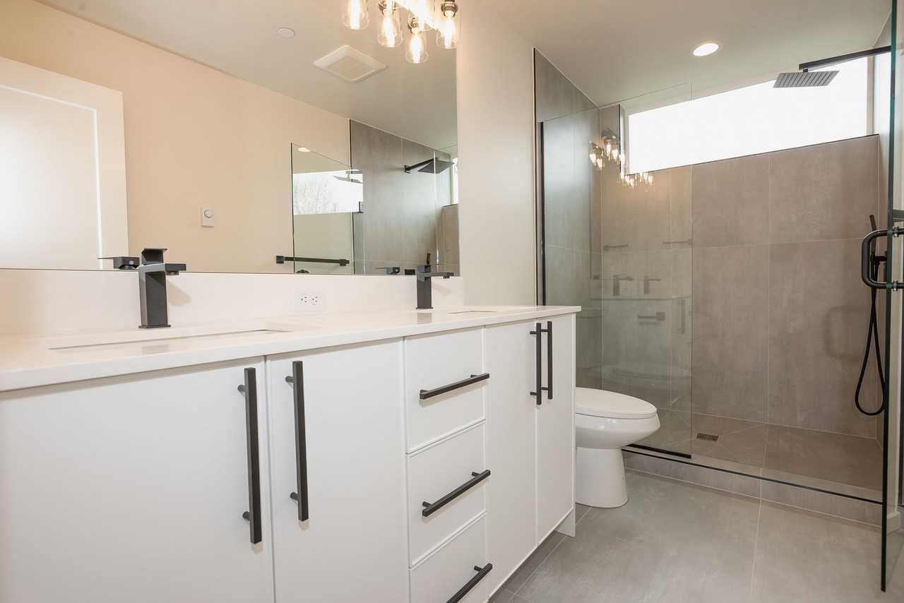 911A Nw 56th St - Photo 7 of 27