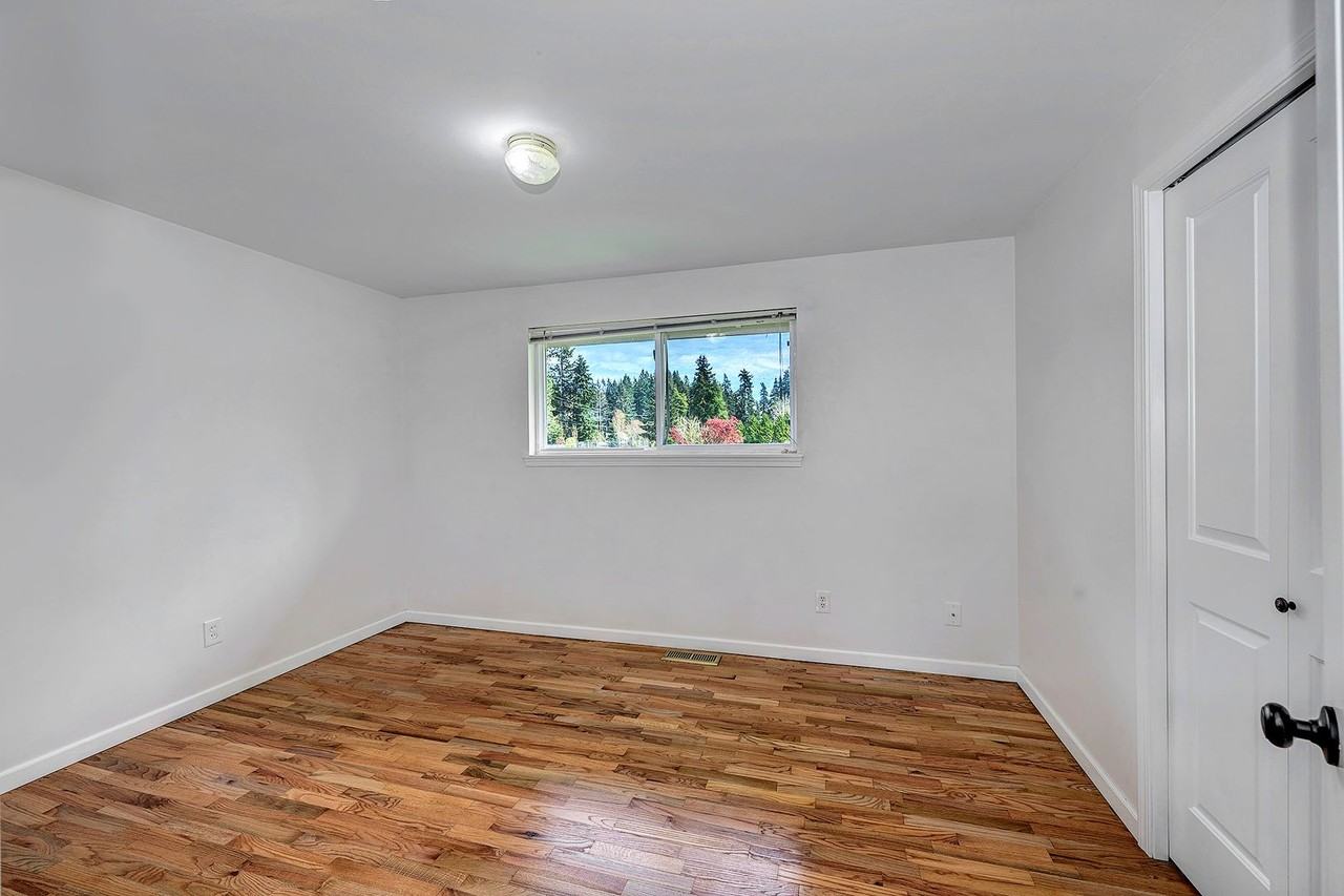 17619 62nd Pl W - Photo 5 of 15