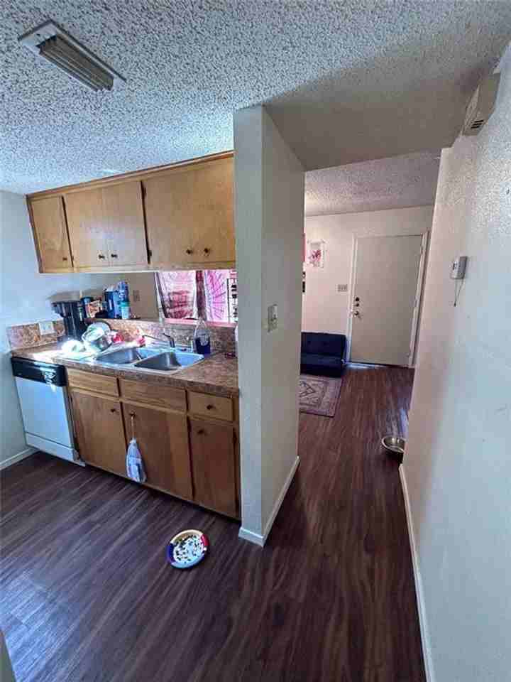 911 W 22nd 1/2 St #C - Photo 7 of 7