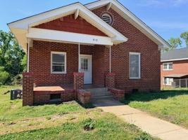 featured image of 312 Sirrine St